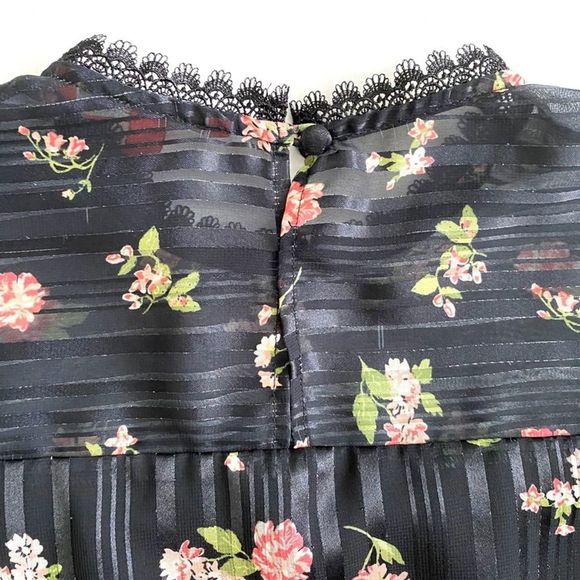 ModCloth Small Accentuated Ease Floral Blouse - Picture 11 of 16